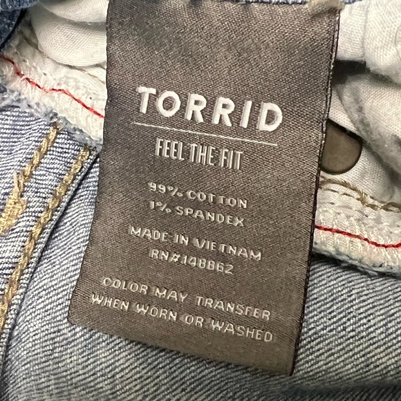TORRID: Crop Boyfriend Distressed capri - Picture 4 of 4